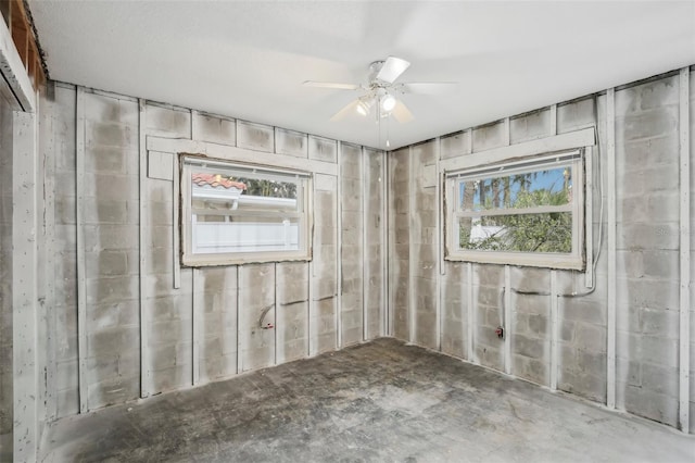 unfurnished room featuring concrete flooring and ceiling fan