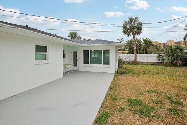 view of yard featuring a patio area