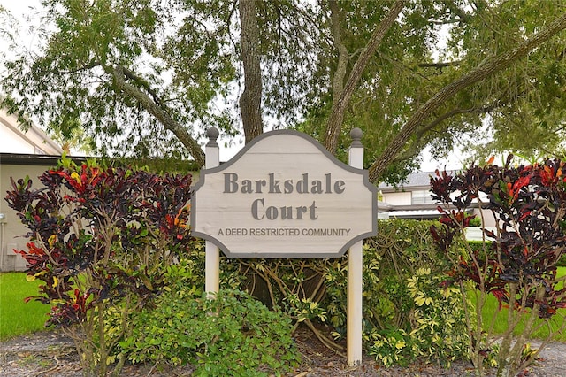 view of community / neighborhood sign