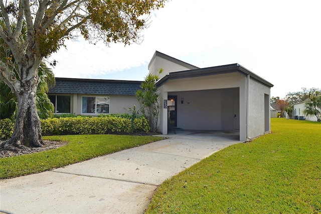 ranch-style house featuring a front lawn and a carport