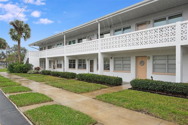 view of front of house with a front yard