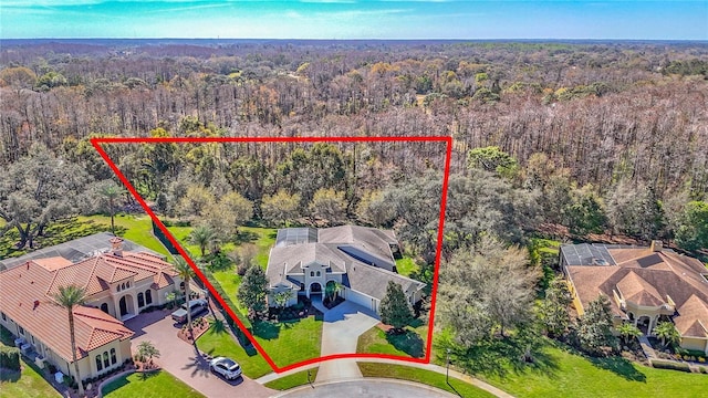 birds eye view of property featuring a wooded view