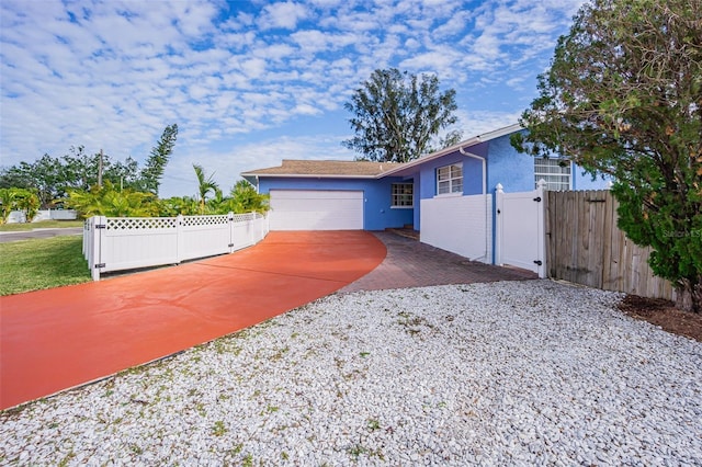 view of front facade featuring a garage