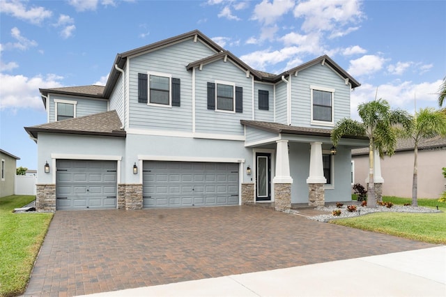 view of front facade featuring a garage