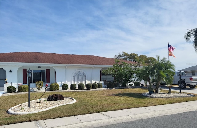 single story home featuring a front yard