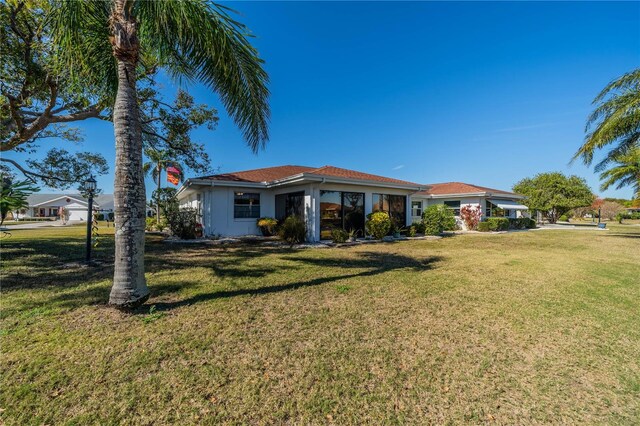 single story home featuring a front yard