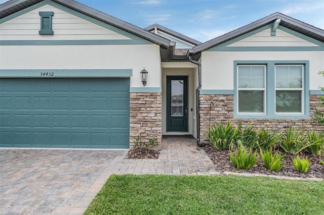 view of front of property featuring a garage