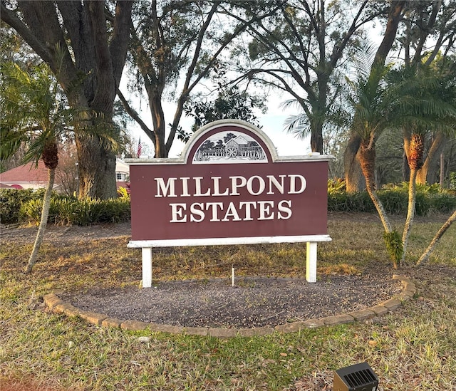 view of community / neighborhood sign