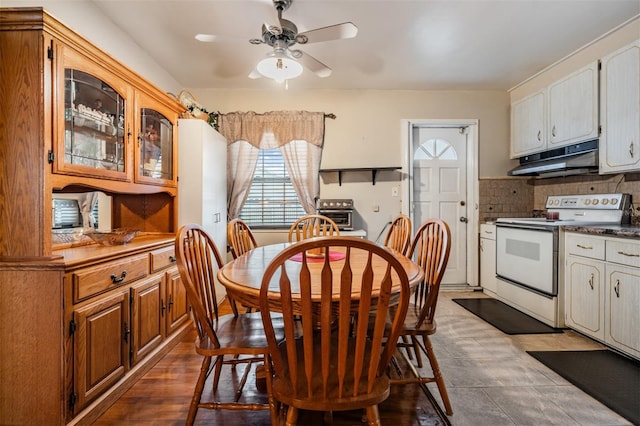 dining room featuring ceiling fan