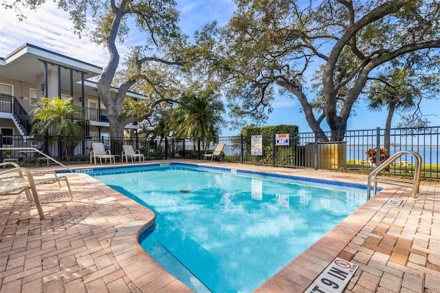 view of swimming pool