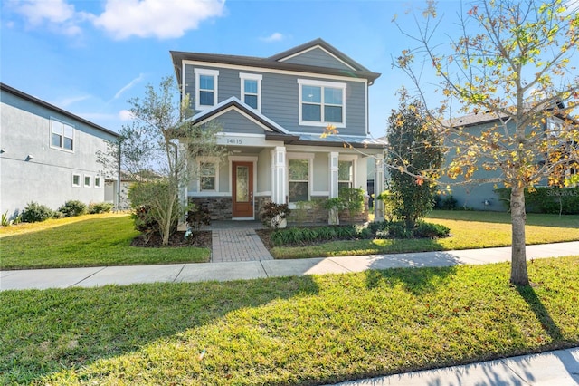 view of front of property featuring a front lawn