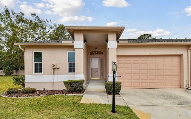 view of front of house featuring a front yard and a garage