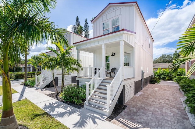 view of front of house featuring covered porch