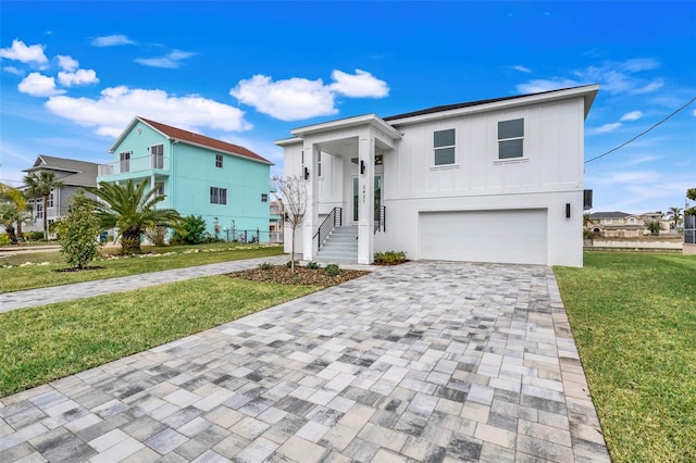 view of front of house featuring a garage and a front yard