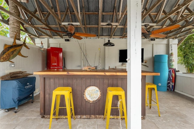 bar with ceiling fan