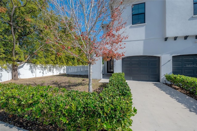 view of front facade featuring a garage