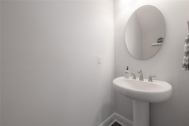 bathroom featuring sink