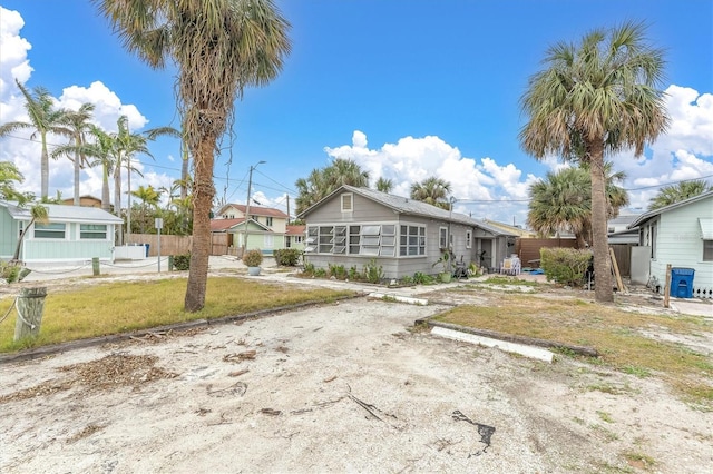 view of front of property with a front yard