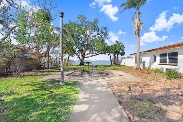 view of yard featuring a water view