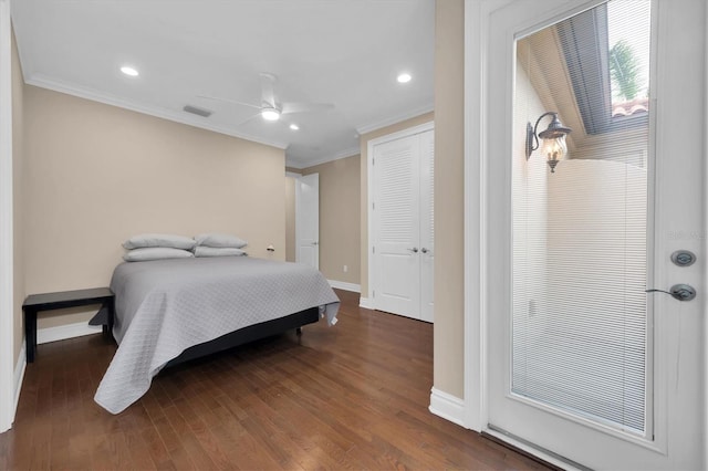 bedroom featuring ceiling fan, dark wood-type flooring, a closet, and crown molding