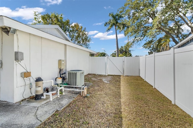 view of yard featuring central AC