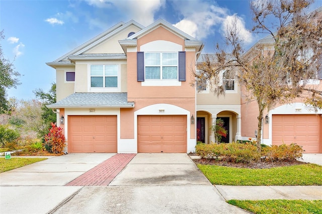 view of front facade with a garage