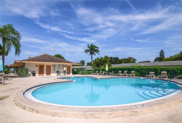 view of swimming pool featuring a patio