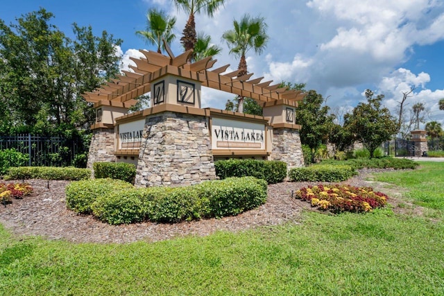 community sign featuring a lawn