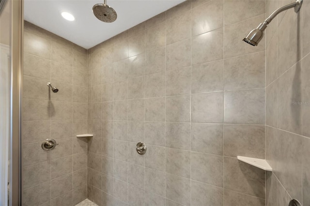 bathroom featuring a tile shower