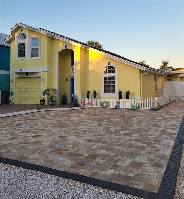 view of front facade featuring a garage