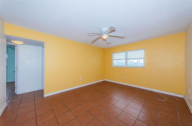 empty room featuring ceiling fan