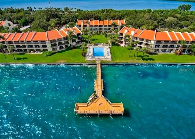 view of pool featuring a water view