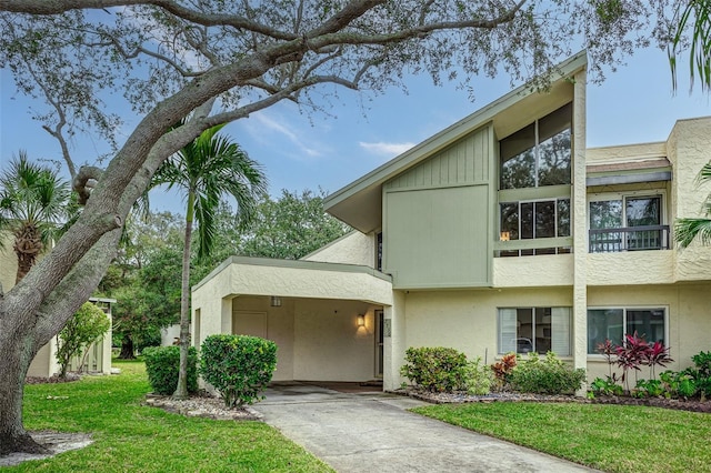 view of front facade featuring a front lawn and a carport