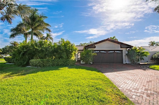 view of front facade featuring a garage and a front yard