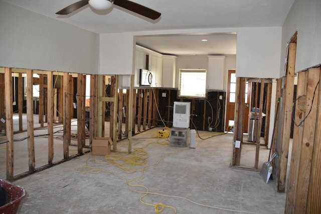 miscellaneous room with ceiling fan