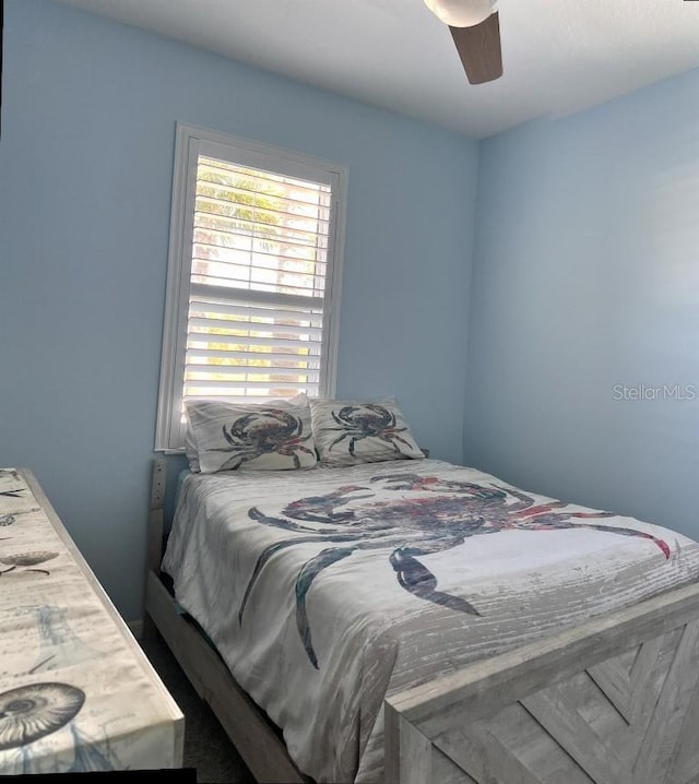 bedroom with ceiling fan