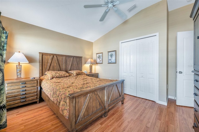 bedroom featuring a closet, lofted ceiling, light hardwood / wood-style flooring, and ceiling fan