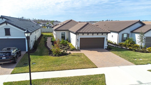 view of front of home featuring a garage and a front yard