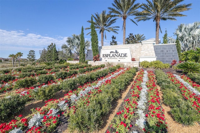 view of community / neighborhood sign