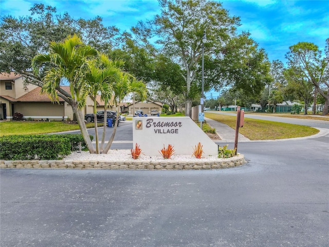 view of community / neighborhood sign