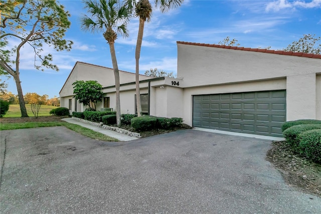 view of front facade with a garage