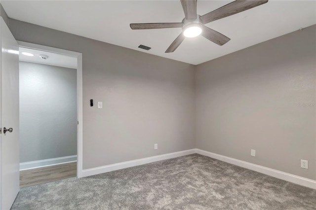 carpeted spare room featuring ceiling fan