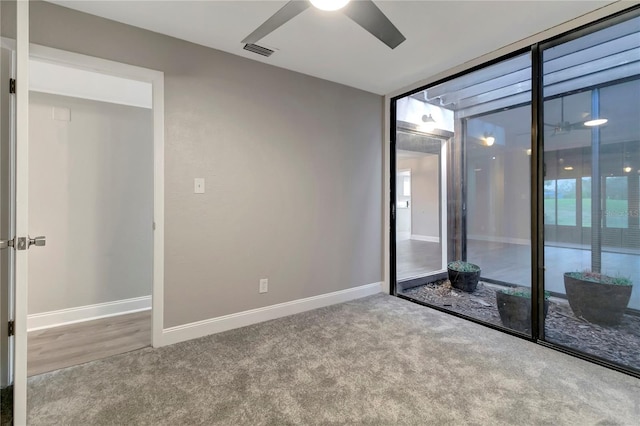 carpeted empty room featuring ceiling fan