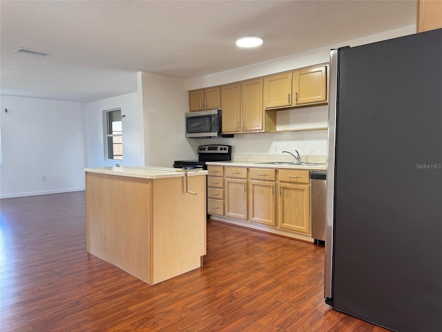 kitchen with sink, stainless steel appliances, dark hardwood / wood-style floors, a kitchen island, and light brown cabinetry