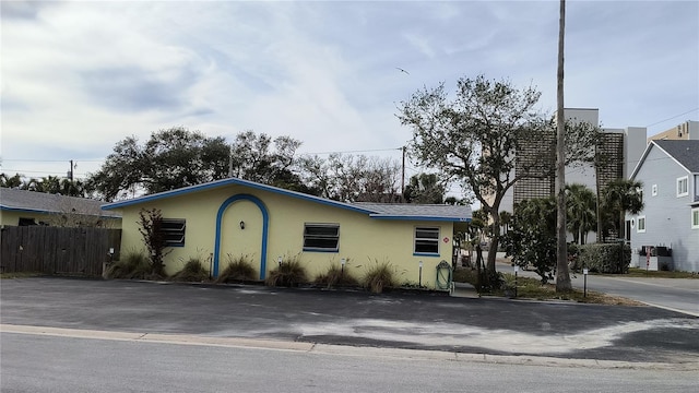 view of front of property