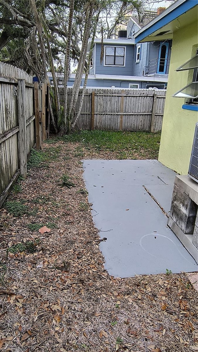 view of yard with a patio area