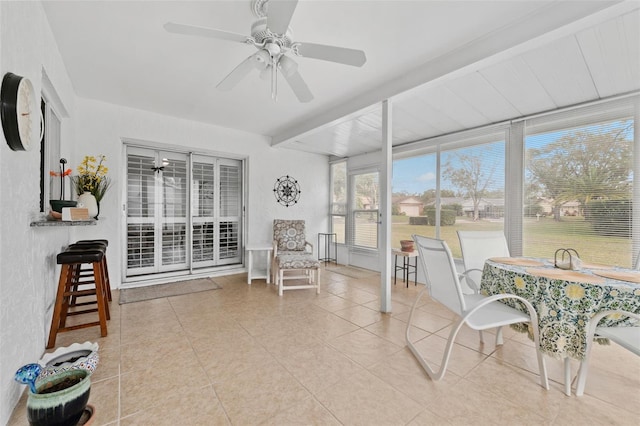 sunroom with ceiling fan