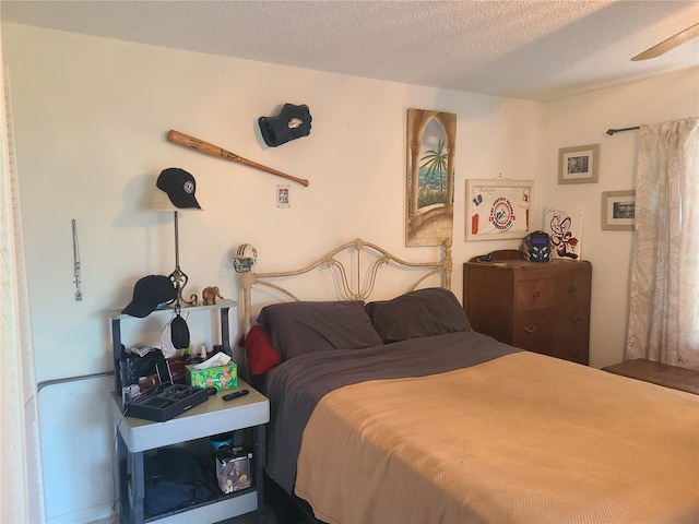 bedroom featuring a textured ceiling and ceiling fan