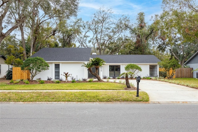 single story home with a front lawn