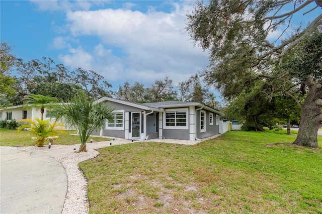 ranch-style house featuring a front yard